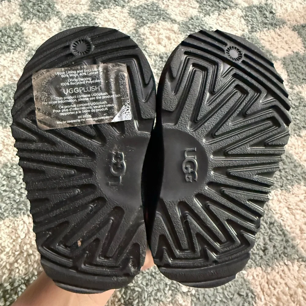 UGG Toddler Unisex Tasman Slippers Wool Blend Trendy Black Size 6